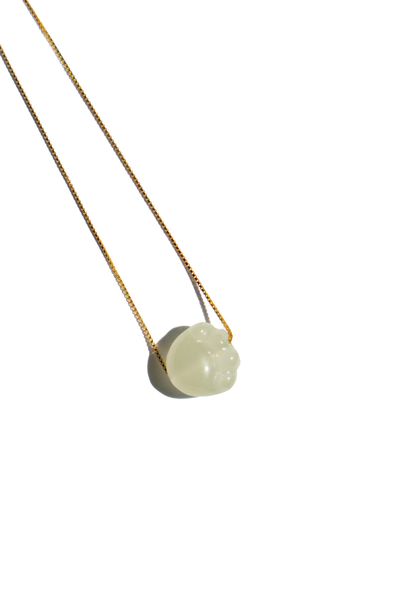 seree-cat-paw-green-nephrite-jade-necklace-off-white