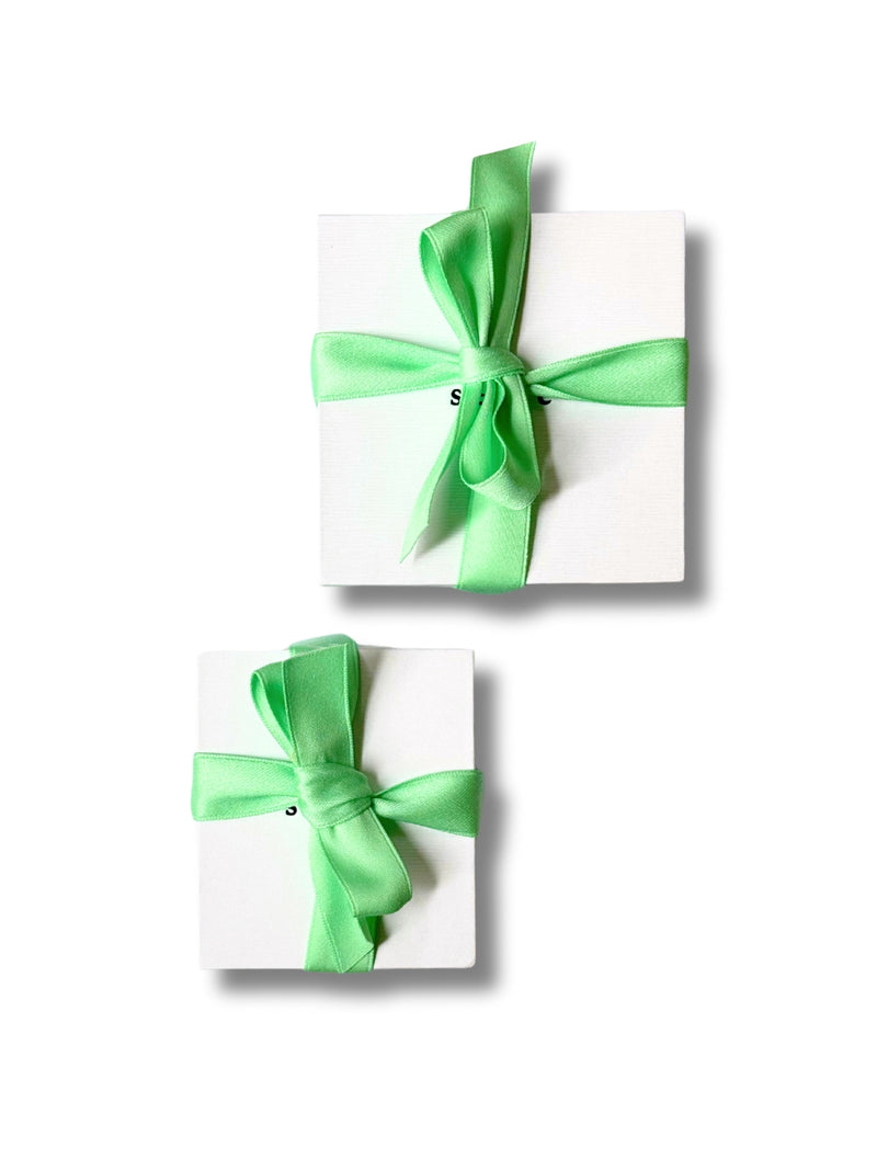 Gift wrap with ribbon - seree