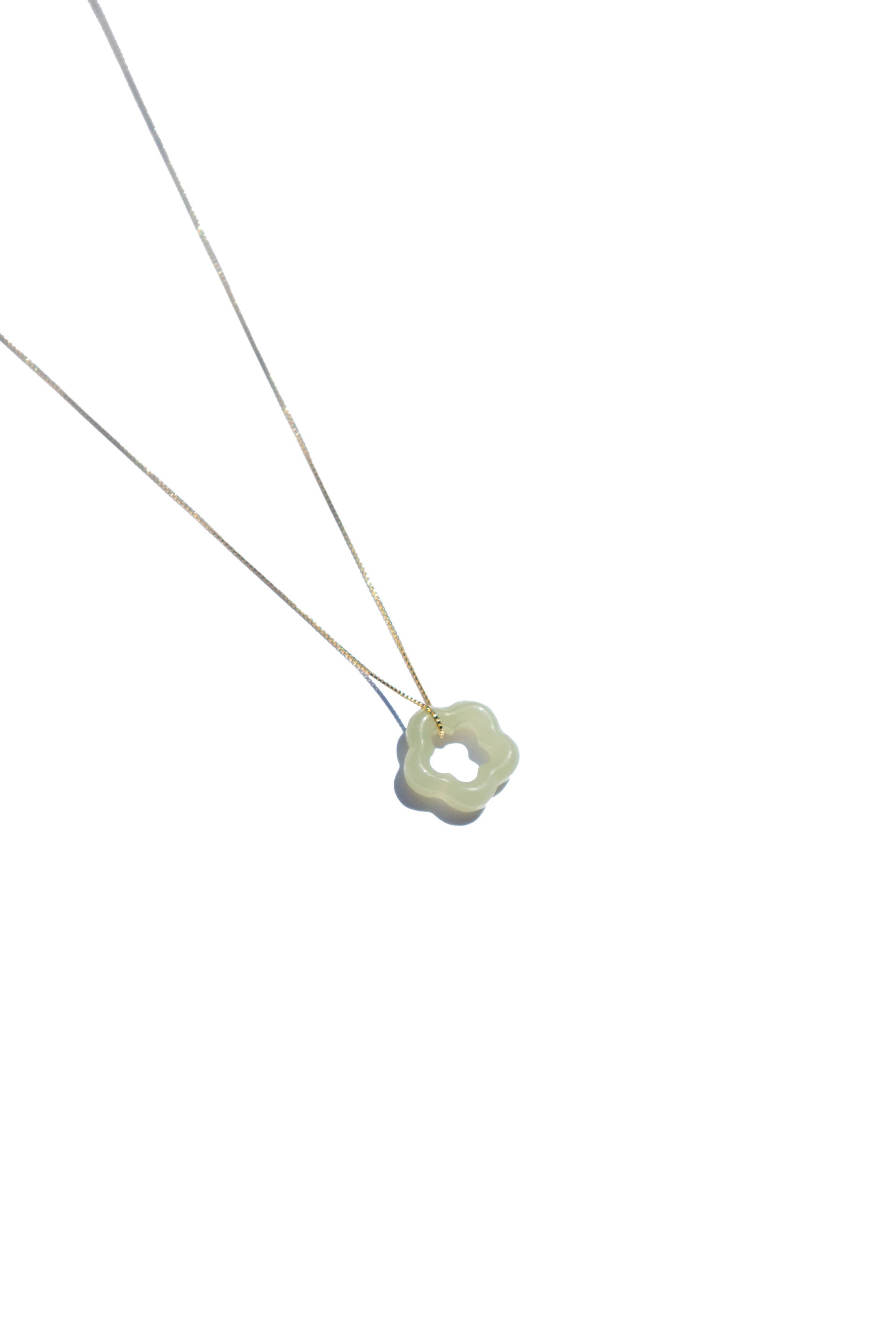1pc Plum Blossom Shaped Sandy Gold & White Jade Pendant Necklace