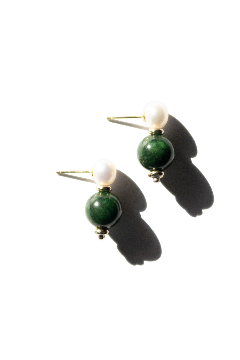 Robyn — Boucles d'oreilles pendantes en pierre de jade et perles 