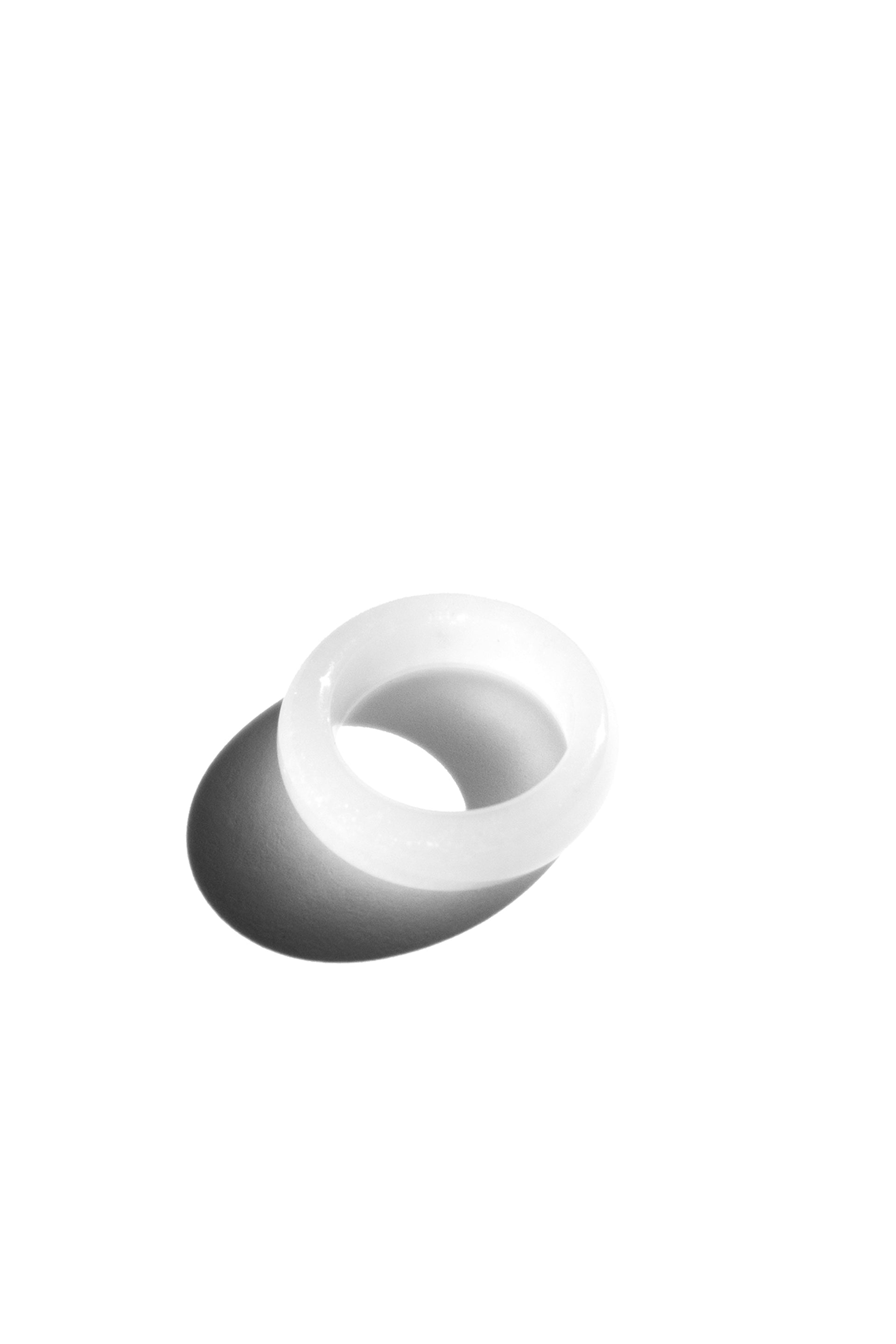 Tee — White jade stone ring - seree